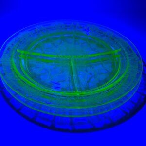 Anchor Hocking Cameo Uranium Green Divided Grill Plate 10 1/2 Inch Depression Gl